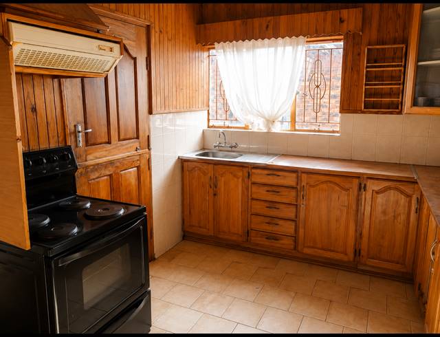 3 BEDROOM HOUSE FOR SALE IN SEBOKENG ZONE 10